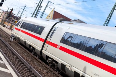 Nurnberg / Almanya - 11 Mart 2018: buz 3, Almanya'da Deutsche Bahn geçer tren istasyonu Nurnberg şehirlerarası-Express tren.