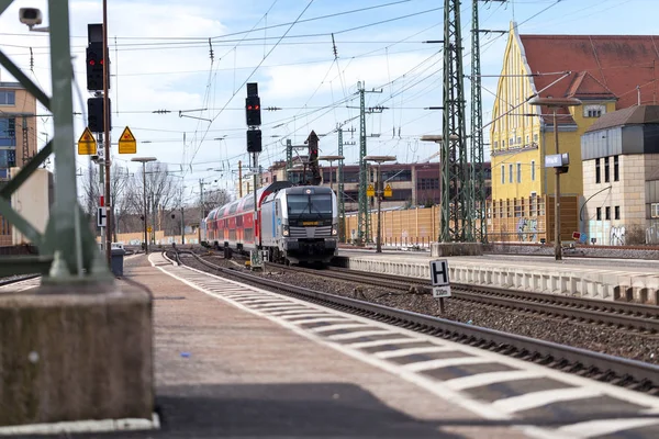 菲尔思 2018年3月11日 德国铁路菲尔思火车站的再地区特快列车 — 图库照片