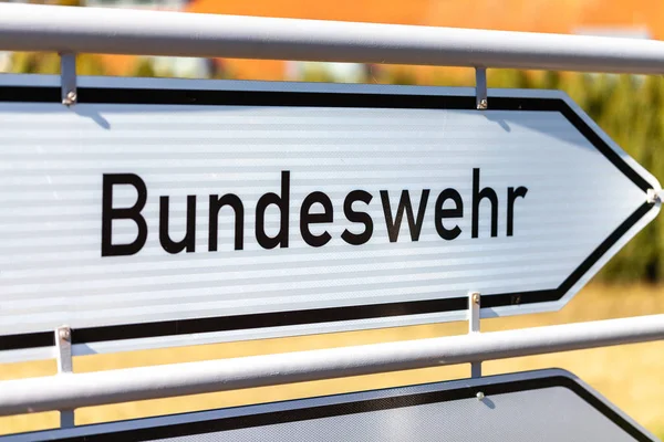 Bundeswehr Schild Neben Einer Kaserne Bundeswehr Heißt Bundeswehr — Stockfoto