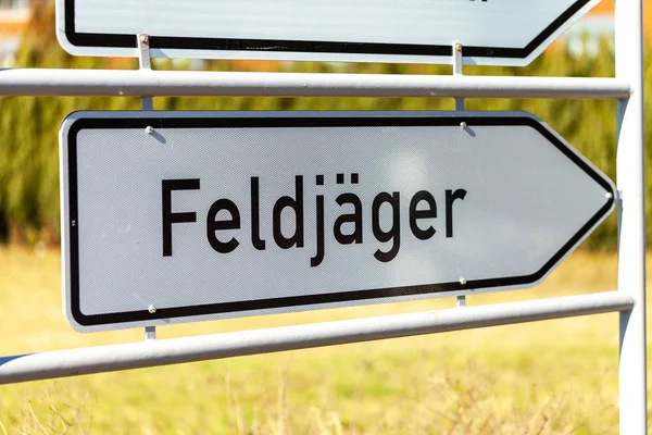 Німецький Feldjaeger Знак Біля Барак Feldjaeger Німецький Слова Військової Поліції — стокове фото