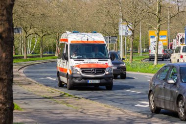 Hannover / Almanya - 18 Nisan 2018: Alman ambulans sürücüleri istihdam bir yere