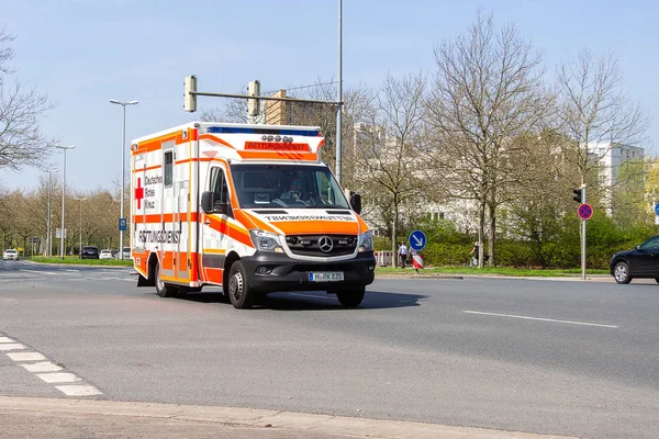 Hannover Germania Aprile 2018 Ambulanza Tedesca Reca Luogo Lavoro — Foto Stock