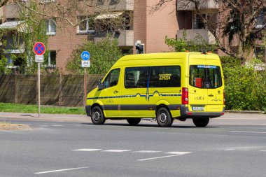 Hannover / Almanya - 18 Nisan 2018: Alman ambulans sürücüleri istihdam bir yere