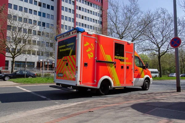 Hannover Almanya Nisan 2018 Alman Ambulans Sürücüleri Istihdam Bir Yere — Stok fotoğraf