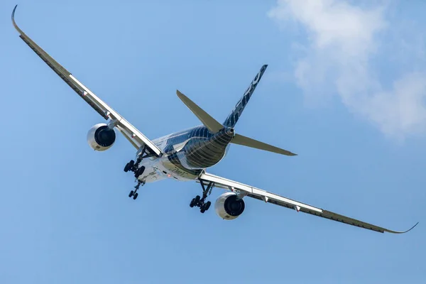 Βερολίνο Γερμανία Απριλίου 2018 Airbus A350 Xwb Αεροπλάνο Πετάει Στο — Φωτογραφία Αρχείου