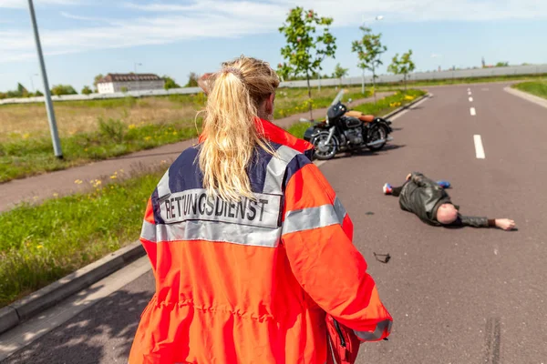 German Paramedic Helps Injured Motorcyclist Rettungsdienst German Word Ambulance Service — Stock Photo, Image