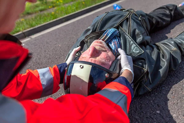 German Paramedic Removes Helmet Injured Biker Rettungsdienst German Word Ambulance — Stock Photo, Image