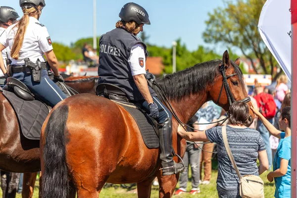 Delmenhorst Tyskland Maj 2018 Tyska Polisen Ryttarinna Rider Polis Häst — Stockfoto