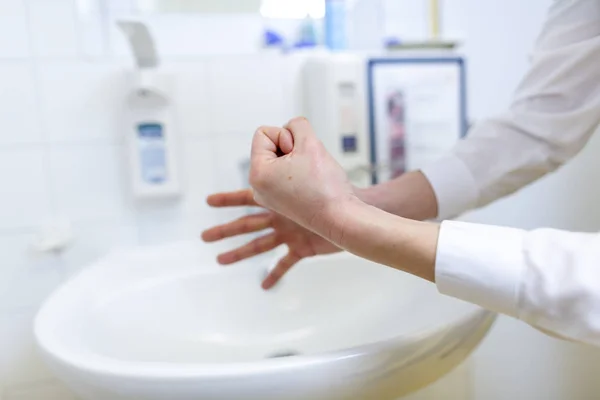 Nurse Disinfects Her Hands Hospital Room — Stock Photo, Image