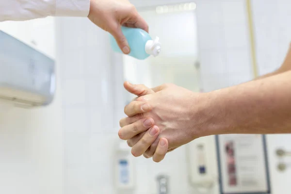 Nurse Disinfects Patients Hand Sink — Stock Photo, Image