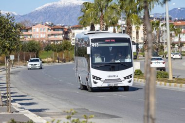 Antalya / Türkiye - 22 Ocak 2020: Türk otobüsü Antalya 'da yolda