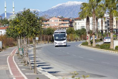 Antalya / Türkiye - 22 Ocak 2020: Türk otobüsü Antalya 'da yolda