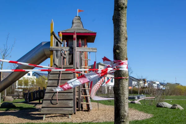 Parque Infantil Isolado Por Causa Vírus Coroa Palavra Alemã Spielplatz — Fotografia de Stock