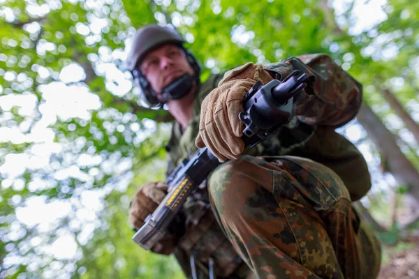Soldado Alemán Con Rifle Asalto Alemán — Foto de Stock