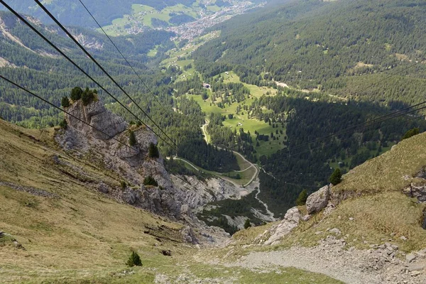 Ropeway à la montagne Seceda, Dolomites Italie — Photo