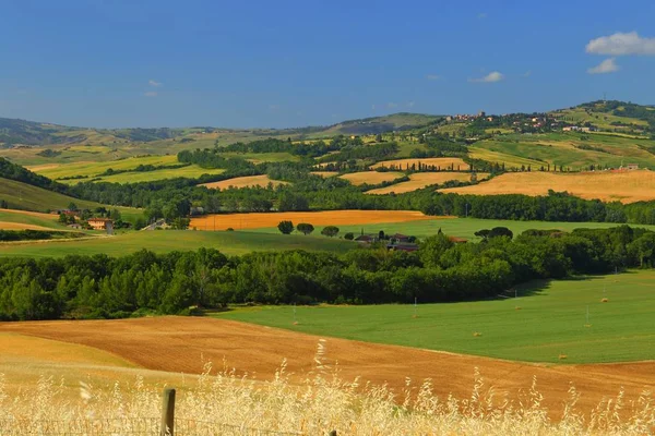 Platteland landschap rond Pienza Toscane in Italië, — Stockfoto