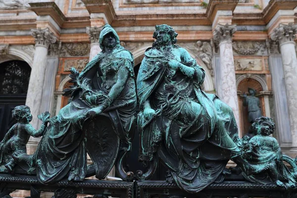 Iron Gate of Campanile di San Marco, Veneza, Itália — Fotografia de Stock