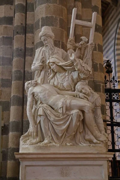 Duomo interior. Escultura Pieta de Ippolito Scalza — Fotografia de Stock