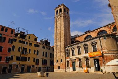 renkli evleri ve Venedik sokak görünümü, 
