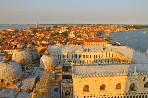 Αεροφωτογραφία της Βενετίας από το καμπαναριό του Αγίου Μάρκου, — Φωτογραφία Αρχείου