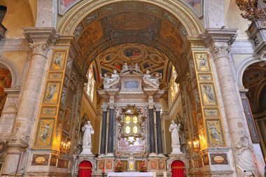 Roma, İtalya 'daki Santa Maria del Popolo Kilisesi' nin İçi