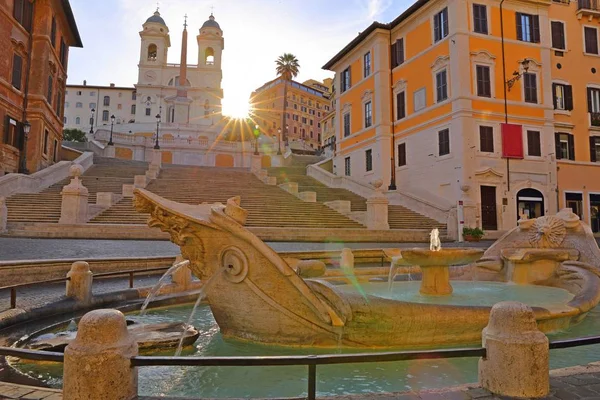 Fontana della Barcaccia i Piazza di Spagna Rom, Italien — Stockfoto