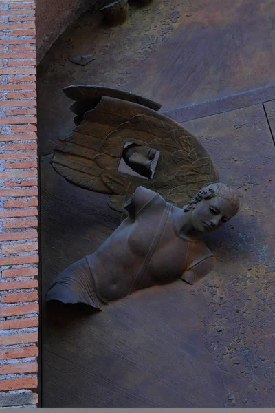 Puerta de la basílica Santa Maria degli Angeli e dei Martiri —  Fotos de Stock