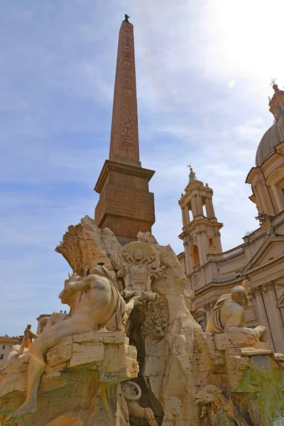 Fontana dei Quattro Fiumi centrum Rom, Italien. — Stockfoto