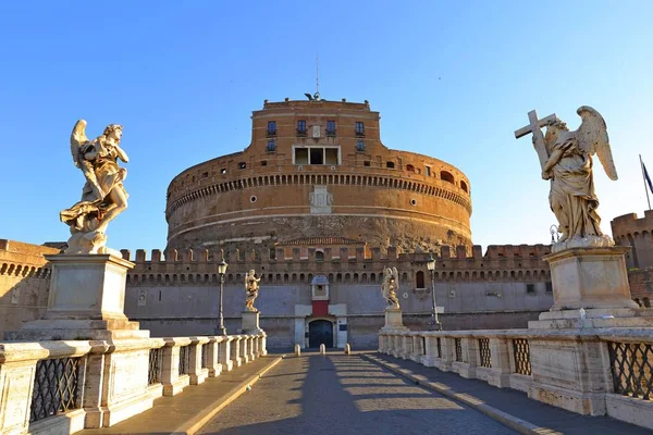 Castel Sant Angelo Castle Bernini Angels Ponte Bridge, Рим, Италия . — стоковое фото