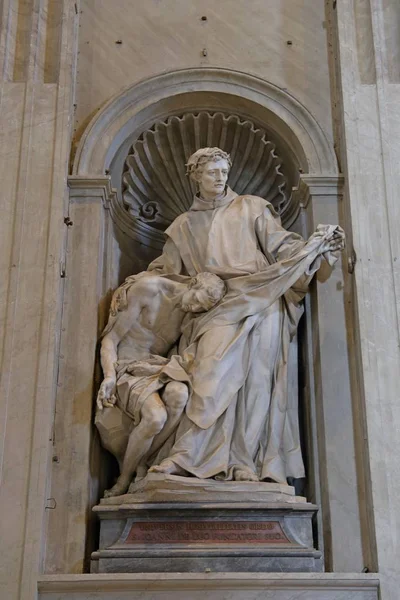 Interior da Basílica de São Pedro no Vaticano, em Roma, Itália — Fotografia de Stock