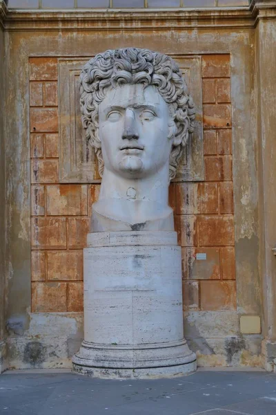 Obras de arte antiguas en el Museo Vaticano ROMA, ITALIA —  Fotos de Stock