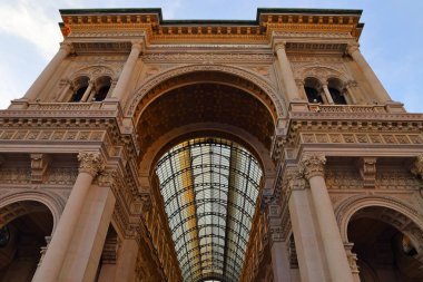 alışveriş alışveriş merkezi olan Galleria Vittorio Emanuele, Milano, İtalya