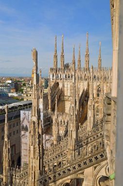 Milano Katedrali'ne (Duomo di Milano çatısı) 