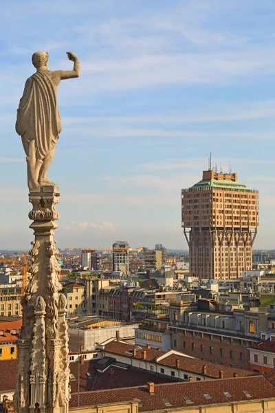 Dach Katedra (Duomo di Milano w Mediolanie) — Zdjęcie stockowe