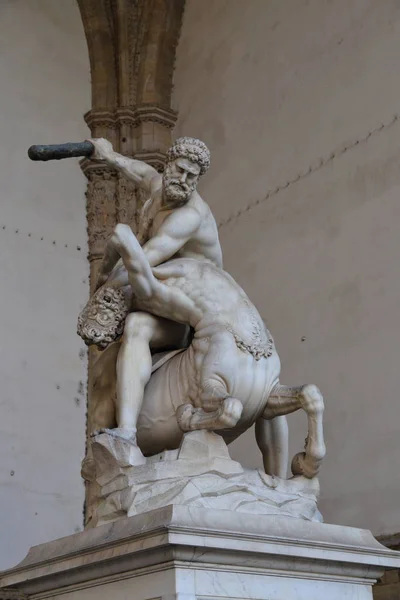 Statue of Hercules killing the Nesso Centaur in Piazza della Signoria in Florence Italy. — Stock Photo, Image