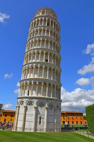 Pisa ve Pisa Cathedral İtalya Leaning Tower. 