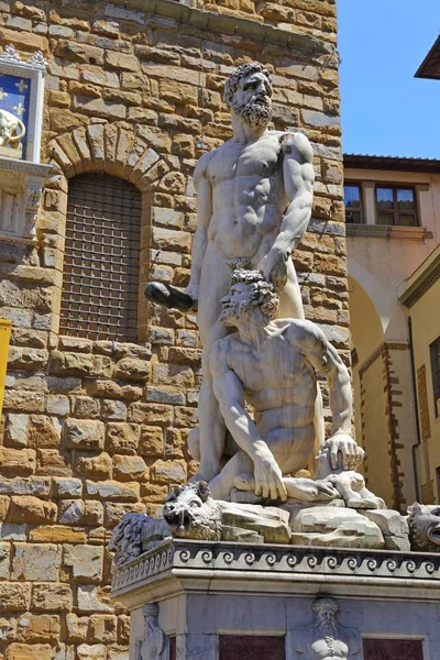 Estatua de Hércules y Caco de Bandinelli en la Piazza della Signoria de Florencia, Italia —  Fotos de Stock