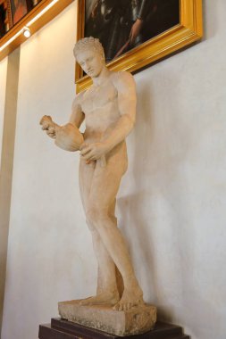 Heykel Uffizi Galerisi 'nde (Galleria degli Uffizi) sergileniyor, Floransa, İtalya