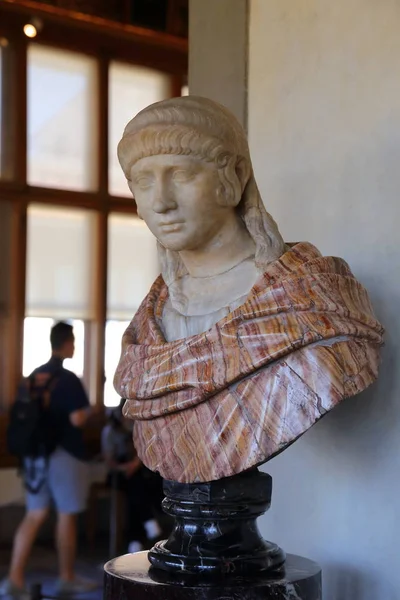 Sculpture exposée à la Galerie des Offices (Galleria degli Uffizi), Florence, Italie — Photo