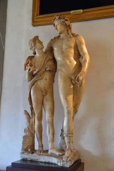 Escultura em exposição na Galeria Uffizi (Galleria degli Uffizi), Florença, Itália — Fotografia de Stock