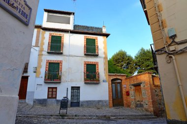 Granada, Endülüs, İspanya 'nın tarihi kesiminin sokak manzarası, İspanyol mimarisi. Avrupa