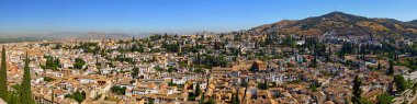 Granada 'nın tarihi bölümü, Endülüs, İspanya, Alhambra' nın tepesinden görülüyor.