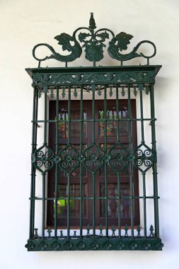 Dünyanın en eski kullanılan saraylarından biri olan Sevilla İspanya 'nın Gerçek Alcazar' ı, 11. yüzyılın sonundan günümüze kadar, 