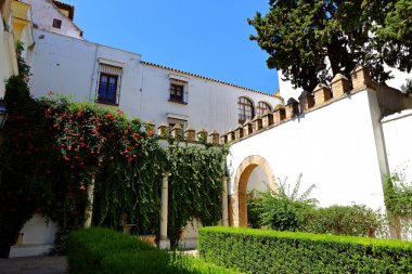 Dünyanın en eski kullanılan saraylarından biri olan Sevilla İspanya 'nın Gerçek Alcazar' ı, 11. yüzyılın sonundan günümüze kadar, 