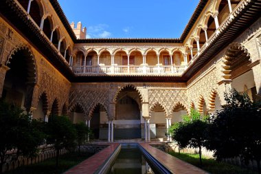 Dünyanın en eski kullanılan saraylarından biri olan Sevilla İspanya 'nın Gerçek Alcazar' ı, 11. yüzyılın sonundan günümüze kadar, 