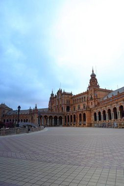 Maria Luisa Park, Seville, İspanya 'da Güzel Mimari Plaza de Espana (İspanya Meydanı) manzarası.