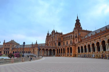 Maria Luisa Park, Seville, İspanya 'da Güzel Mimari Plaza de Espana (İspanya Meydanı) manzarası.