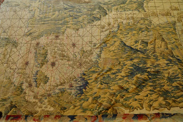 Dünyanın en eski kullanılan saraylarından biri olan Sevilla İspanya 'nın Gerçek Alcazar' ı, 11. yüzyılın sonundan günümüze kadar, 