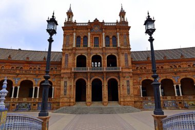 Maria Luisa Park, Seville, İspanya 'da Güzel Mimari Plaza de Espana (İspanya Meydanı) manzarası.