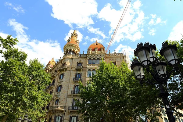 스페인 바르셀로나에 건물들을 Antoni Rocamora Street View — 스톡 사진